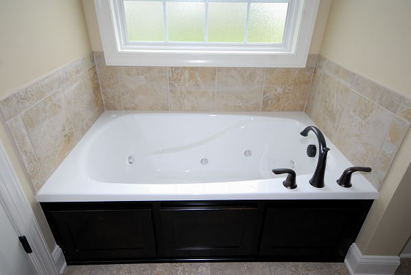 Goldsboro NC New Homes for Sale - 902 Braswell Rd. - Whirlpool Tub in Master Bedroom